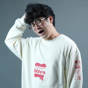 Burger&Cafe bites（バーガーアンドカフェ　バイツ）のクルーネックスウェットです。