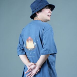 星くずカフェのプリンロゴTシャツです。